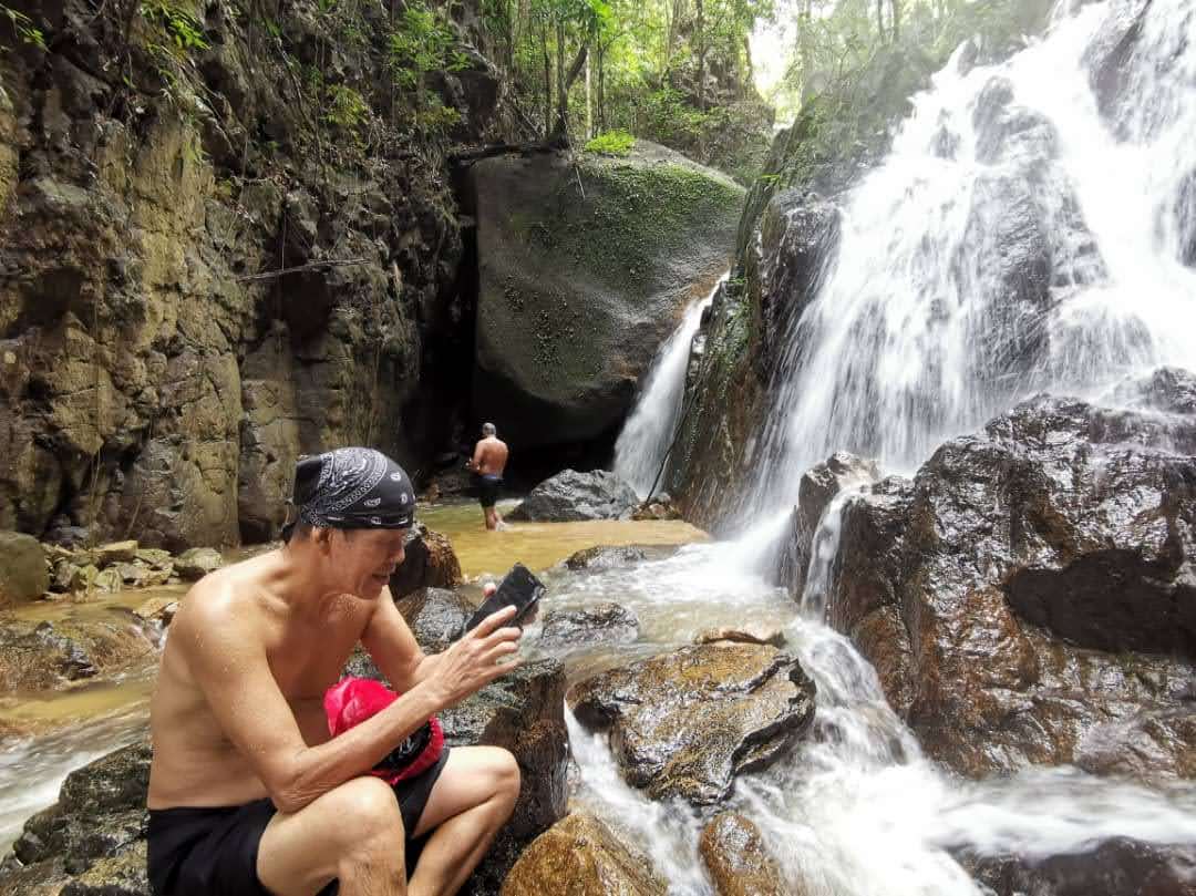 ..of.Thrills, Frills..Hills..Chills..& Spills..hammock 4 cool comfort.."LiVe raw.. Guitar jamming" in pure nature..all an adventure should be and more! 🌈🙈🎸🕸🌿🔥Let me take u 2 a one of a kind nature adventure that your friends will wish they had join u ! — photo 13